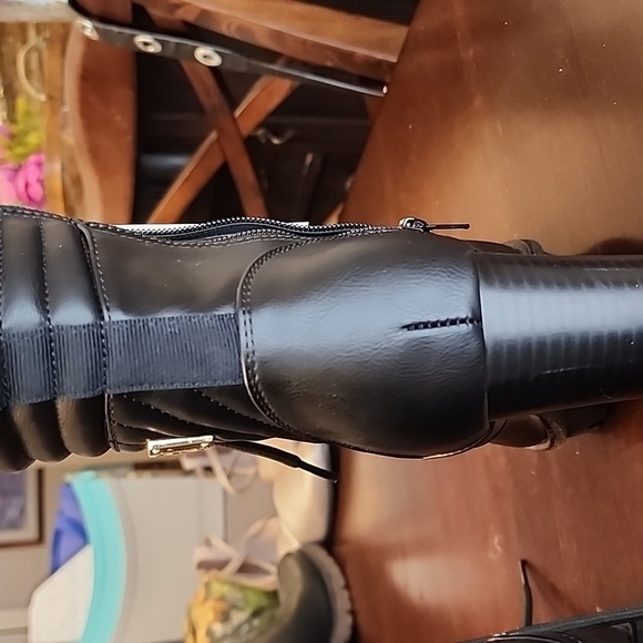 NWT GUESS Boots with lace up platform heel Black sz 8.5 - Picture 12 of 14